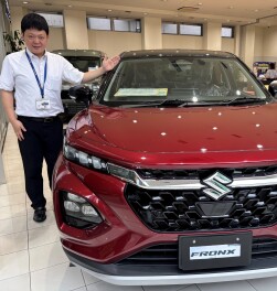 展示車フロンクスがやってきました！